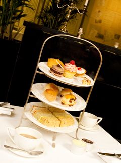 The Waldorf hotel, Afternoon tea, best afternoon teas, where to eat in London, afternoon teas in London, the waldorf, Jubliee celebrations, how to celebrate the jubilee, Lisa Potter, restaurant reviews, afternoon tea reviews, 