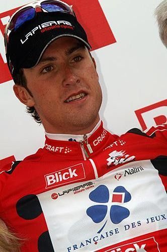 Bernhard Eisel in red, which looks ever so nice on him
