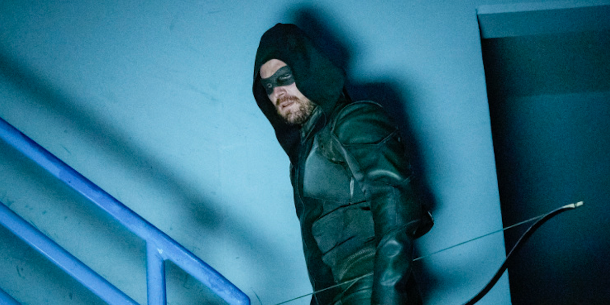 oliver in stairwell arrow season 8 premiere