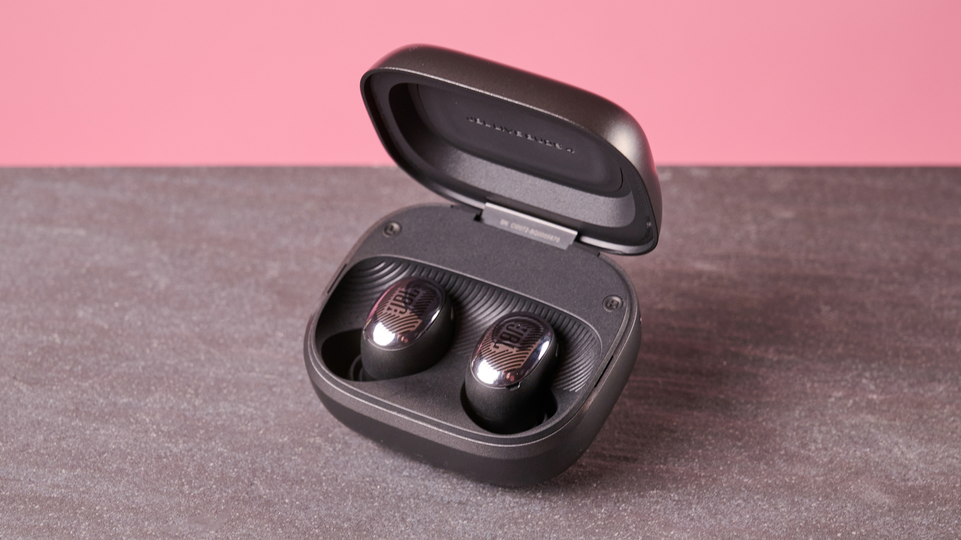 JBL Live Buds 4 in charging case