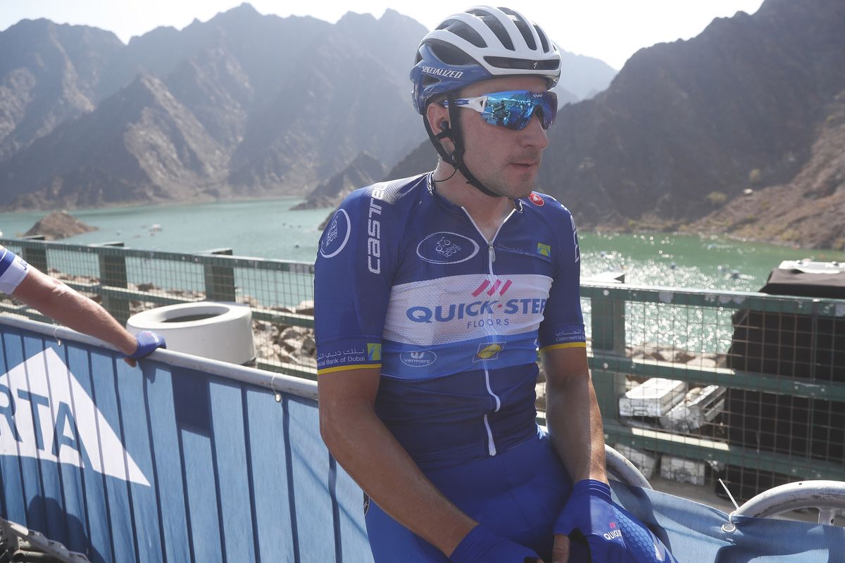 Elia Viviani kept hold of his blue jersey