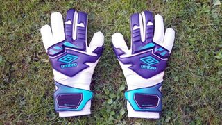 umbro-neo-pro-shotgun-goalkeeper-gloves
