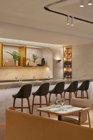Qantas tasks Caon Studio and Akin Atelier for the design of its first class lounge in Singapore’s Changi Airport