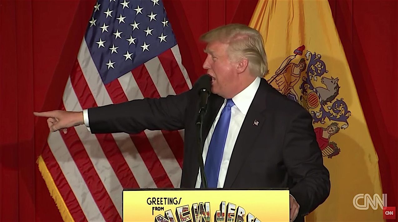 Donald Trump pokes fun at Chris Christie&amp;#039;s weight