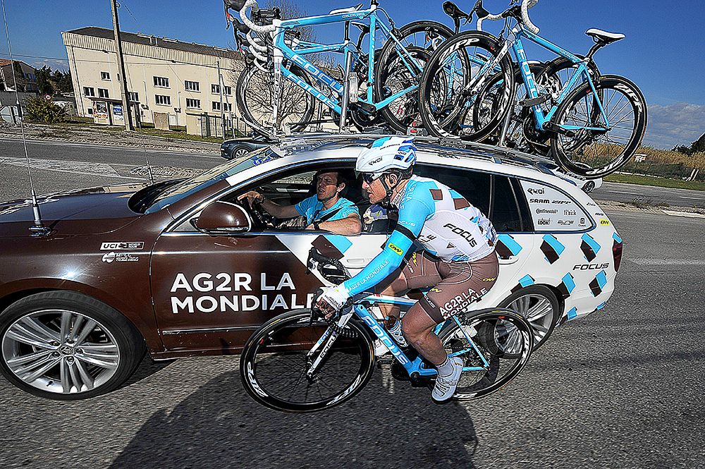 Samuel Dumoulin at the AG2R team car