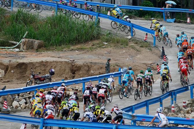 The peloton during stage 8