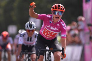 Marianne Vos wins stage 6 at the 2020 Giro d'Italia Donne