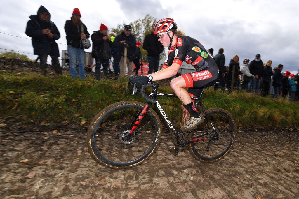 OUDENAARDE BELGIUM NOVEMBER 01 Fem Van Empel of The Netherlands and Team Pauwels Sauzen Bingoal competes during the 32nd Koppenbergcross Grand Prix Jolien Verschueren 2021 Womens Elite Koppenbergcross Oudenaarde X2OBadkamersTrofee on November 01 2021 in Oudenaarde Belgium Photo by Luc ClaessenGetty Images