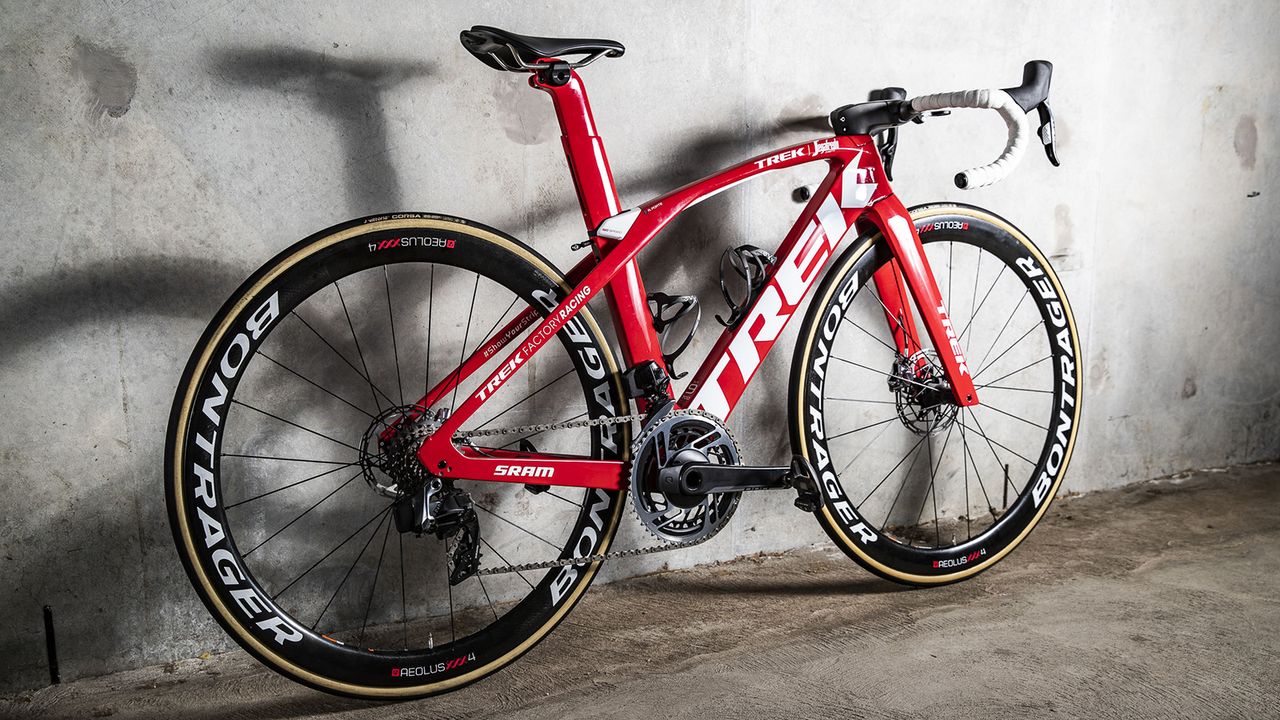 Porte paired his aero-specific Trek Madone frameset with Bontrager XXX Aeolus 4 wheels