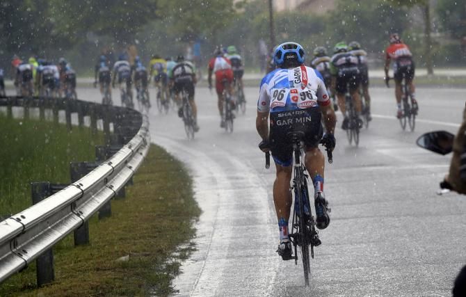 A brief shower soaked the peloton
