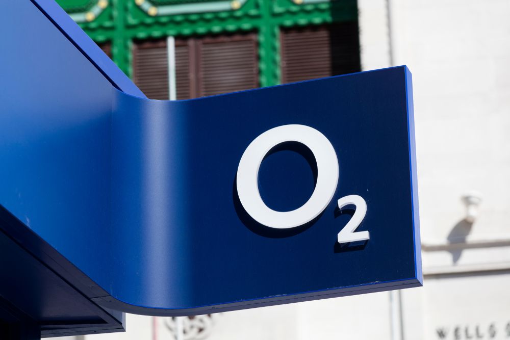 Photo of the O2 logo taken outside a branch in London