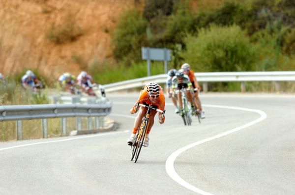 Gorka Verdugo (Euskaltel-Euskadi) forces the pace on a descent.