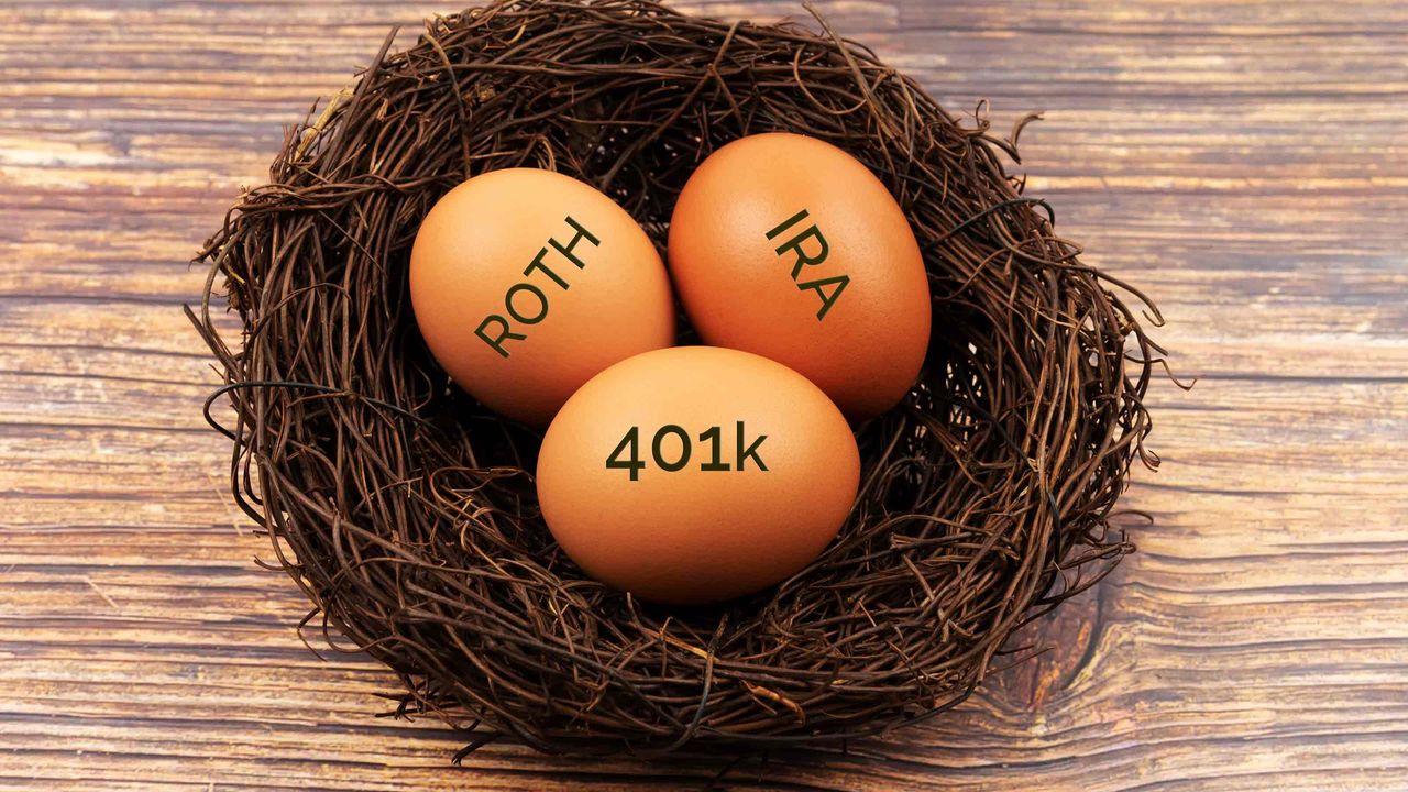 eggs labeled Roth, IRA, and 401k in a bird&#039;s nest