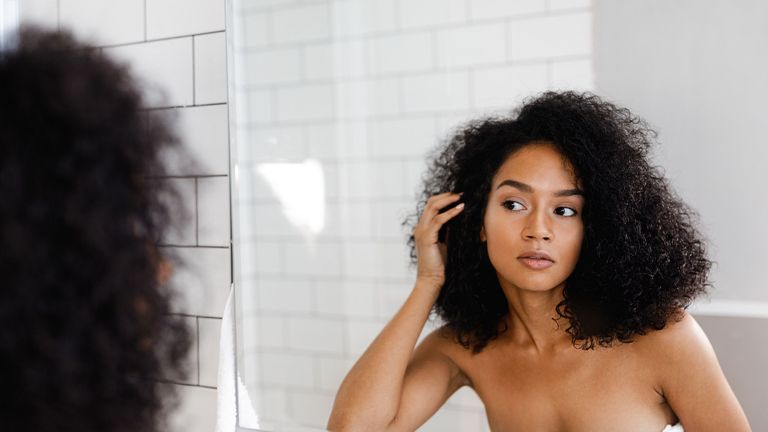 Hair, Face, Hairstyle, Black hair, Skin, Beauty, Long hair, Afro, Human, Lip,