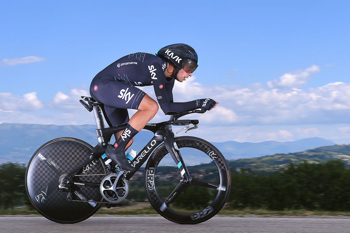 Mikel Landa racing the Giro d'Italia's stage 10 time trial