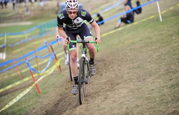 Colin Reuter tries a higher line.