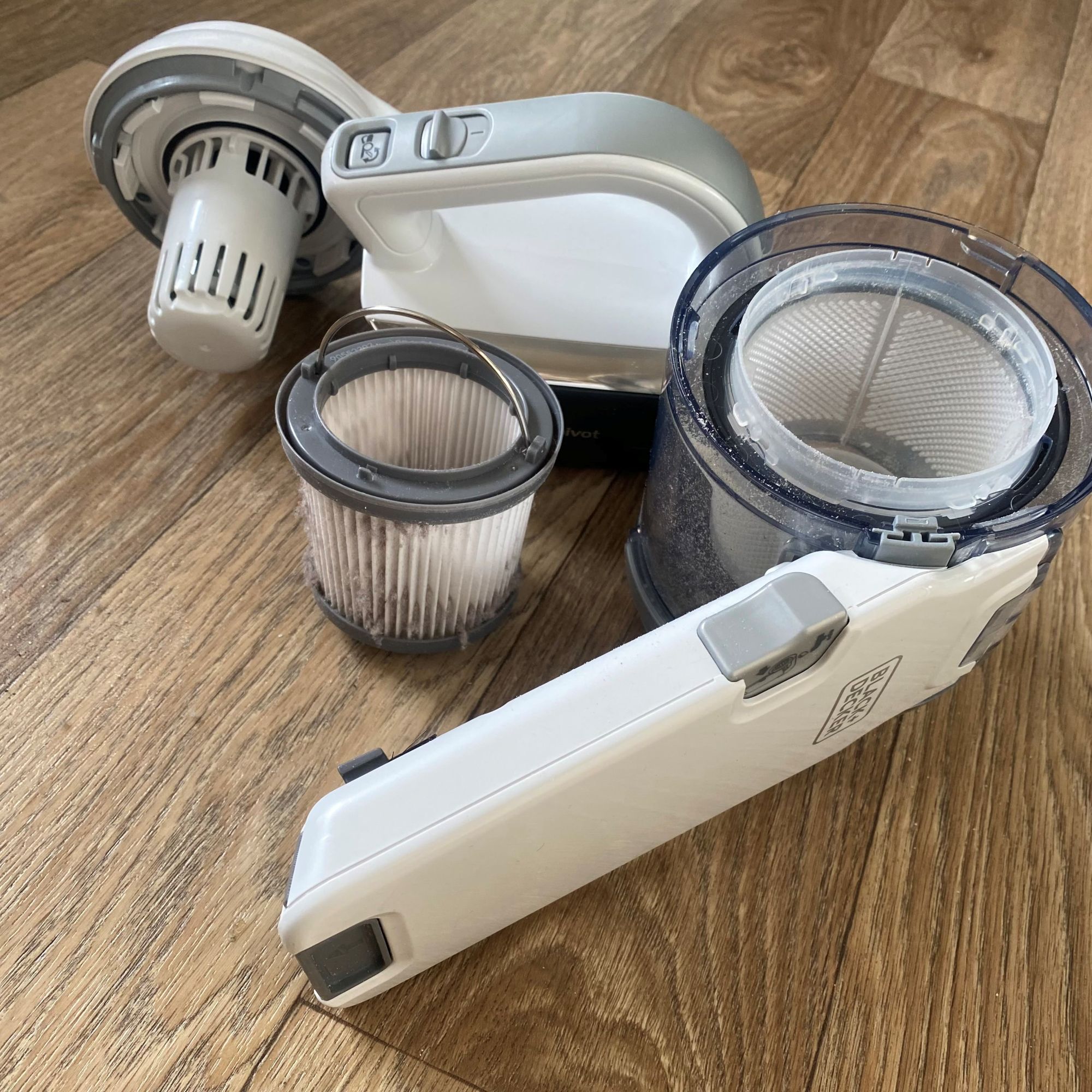 BLACK+DECKER Dustbuster Pivot Handheld Vacuum review