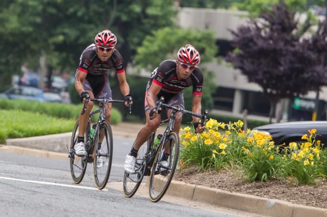 Luis Amaran (Jamis-Hagens Berman) and teammate Janier Acevedo bridge up to the break.