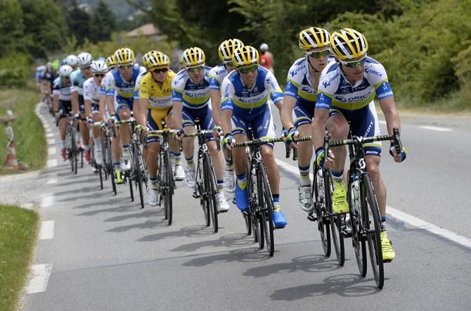 Orica-GreenEdge works to control the breakaway