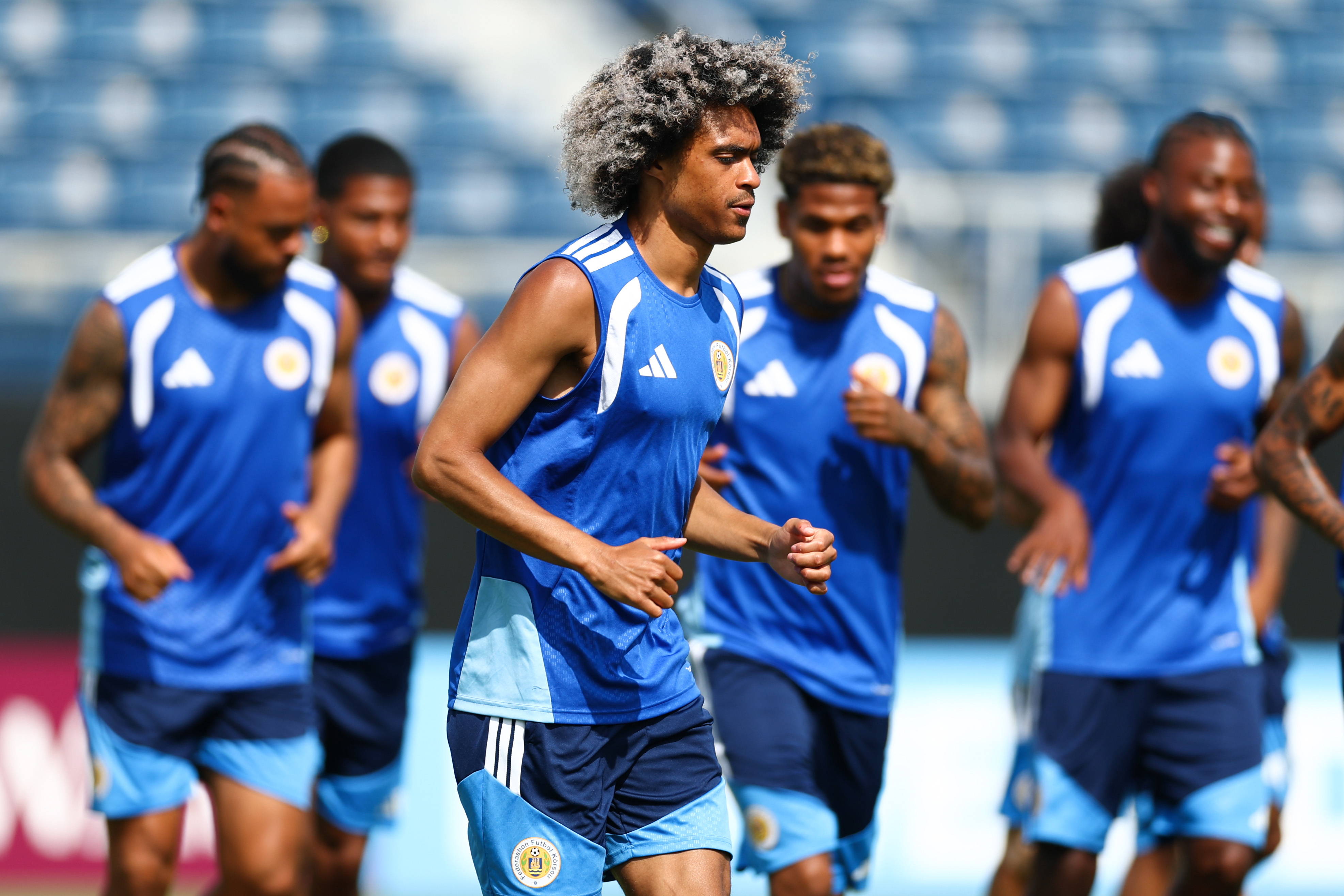 BOCA RATON, FLORIDA - JUNE 13: Tahith Chong #21 of Cura&amp;ccedil;ao warms up during training of Curacao one day ahead of the FIFA World Cup 2026 Group E