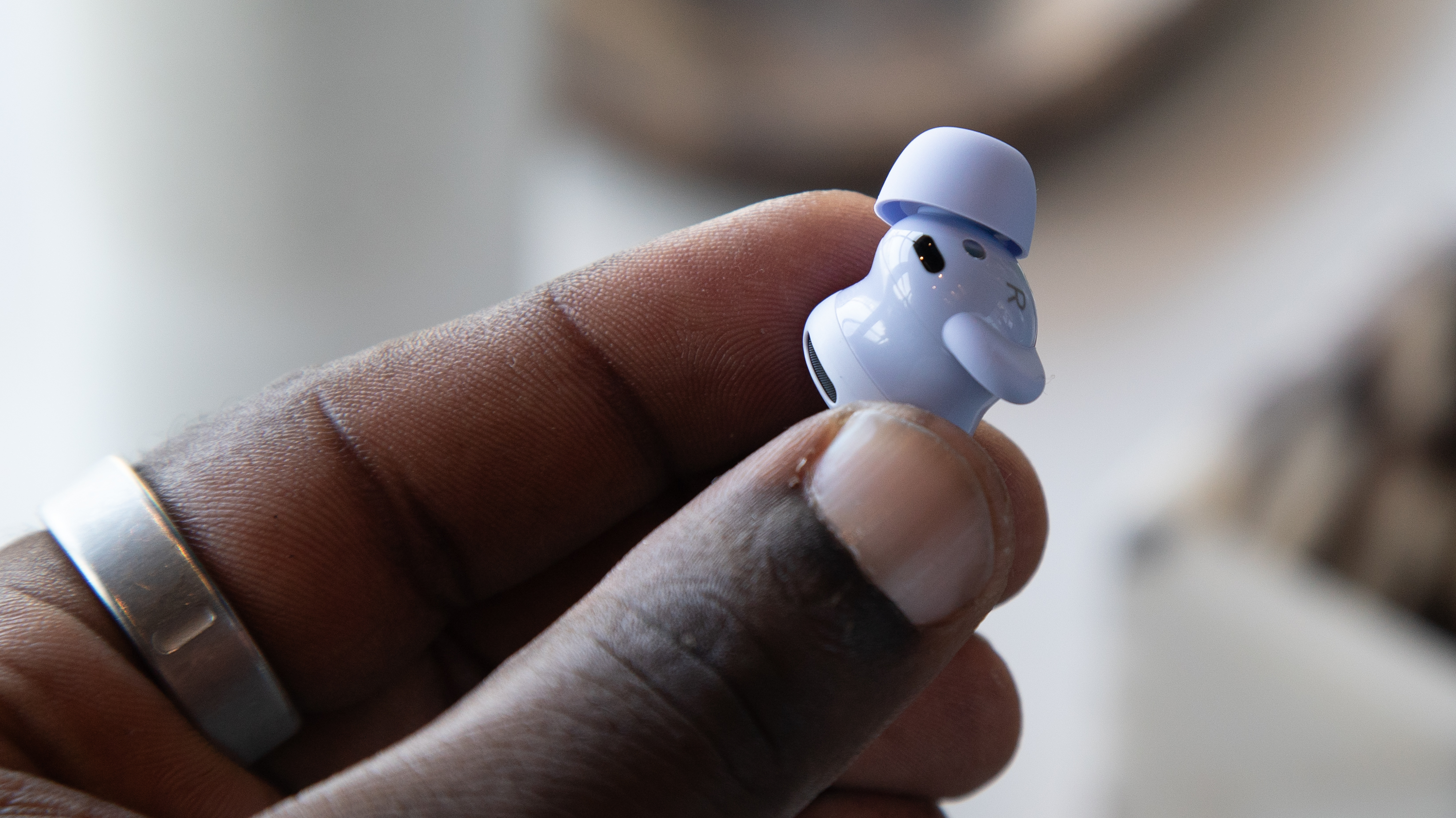 Pixel Buds 2a earbud in Iris
