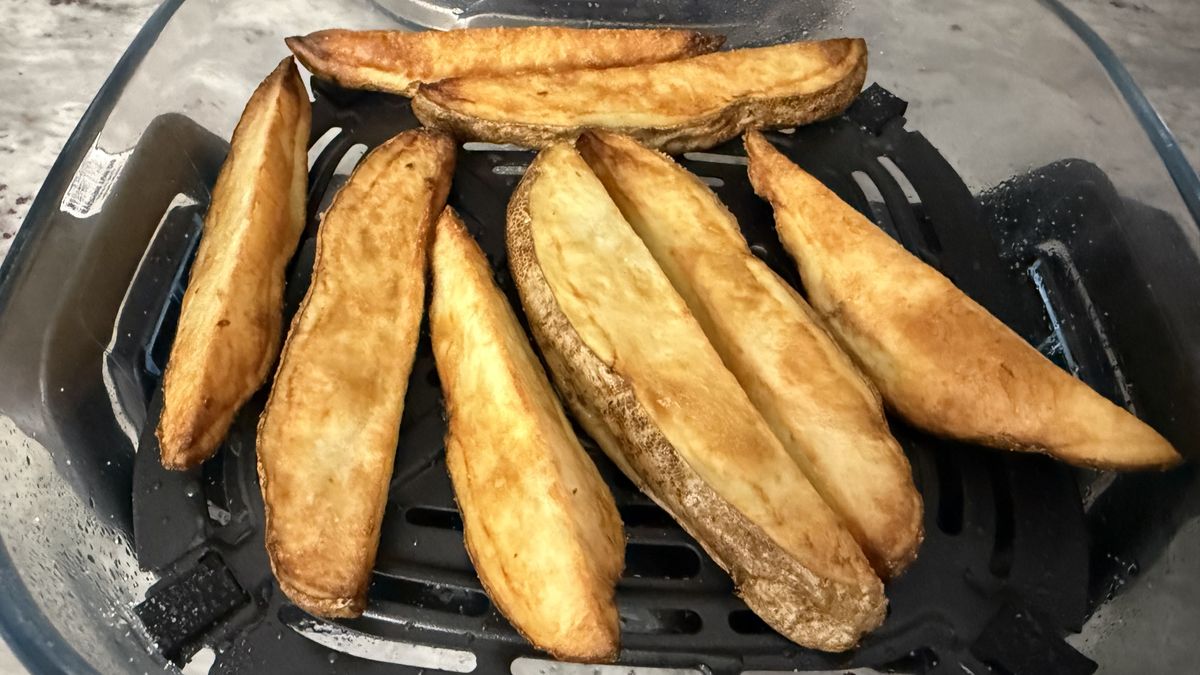Food made in the Ninja Crispi Pro 6-in-1 Countertop Glass Air Fryer on Air Fry mode