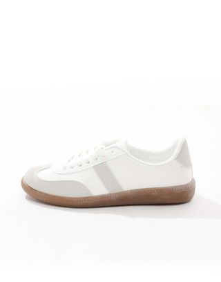 London Rebel Cally Wide Fit Sneakers With Gum Sole in White and Gray