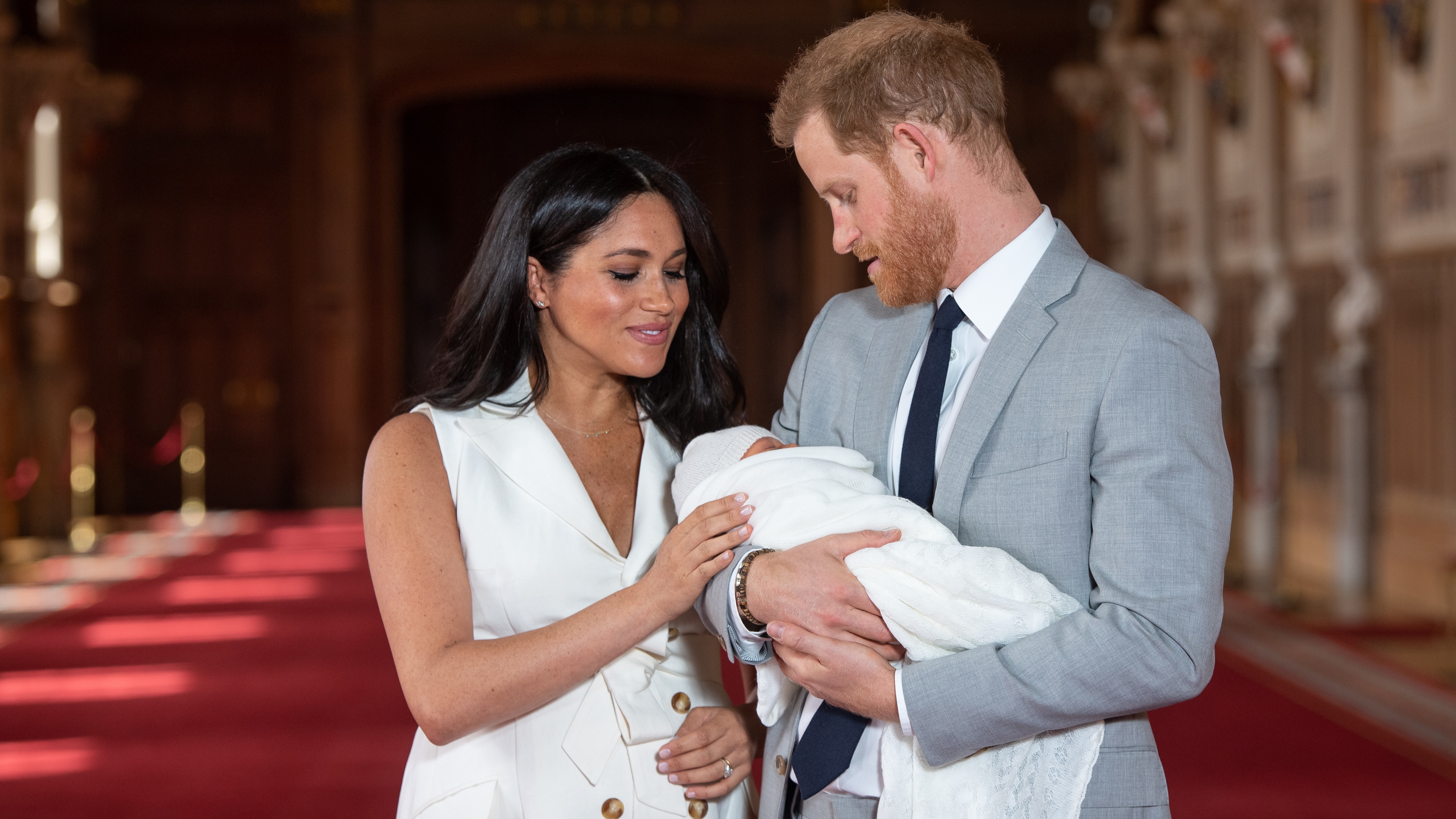 Prince Harry and Meghan, Duchess of Sussex, pose with their newborn son Archie Harrison Mountbatten-Windsor during a photocall in St George&#039;s Hall at Windsor Castle on May 8, 2019