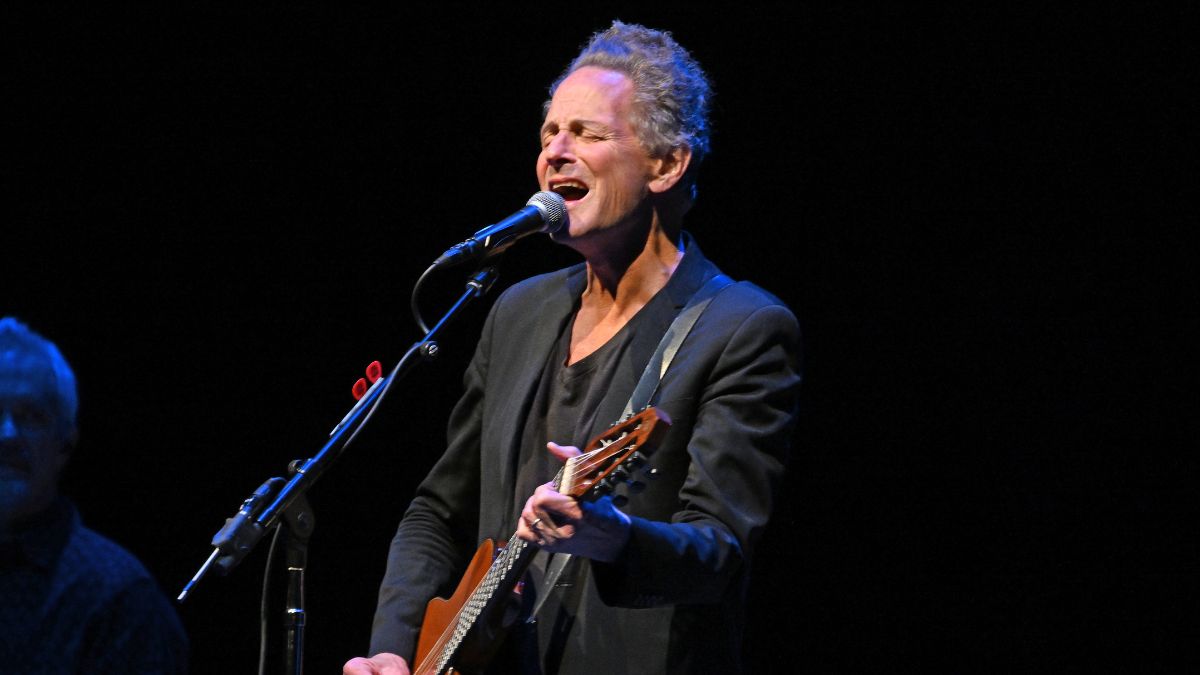 Lindsey Buckingham performs at The Brown Theatre on October 27, 2022 in Louisville, Kentucky.