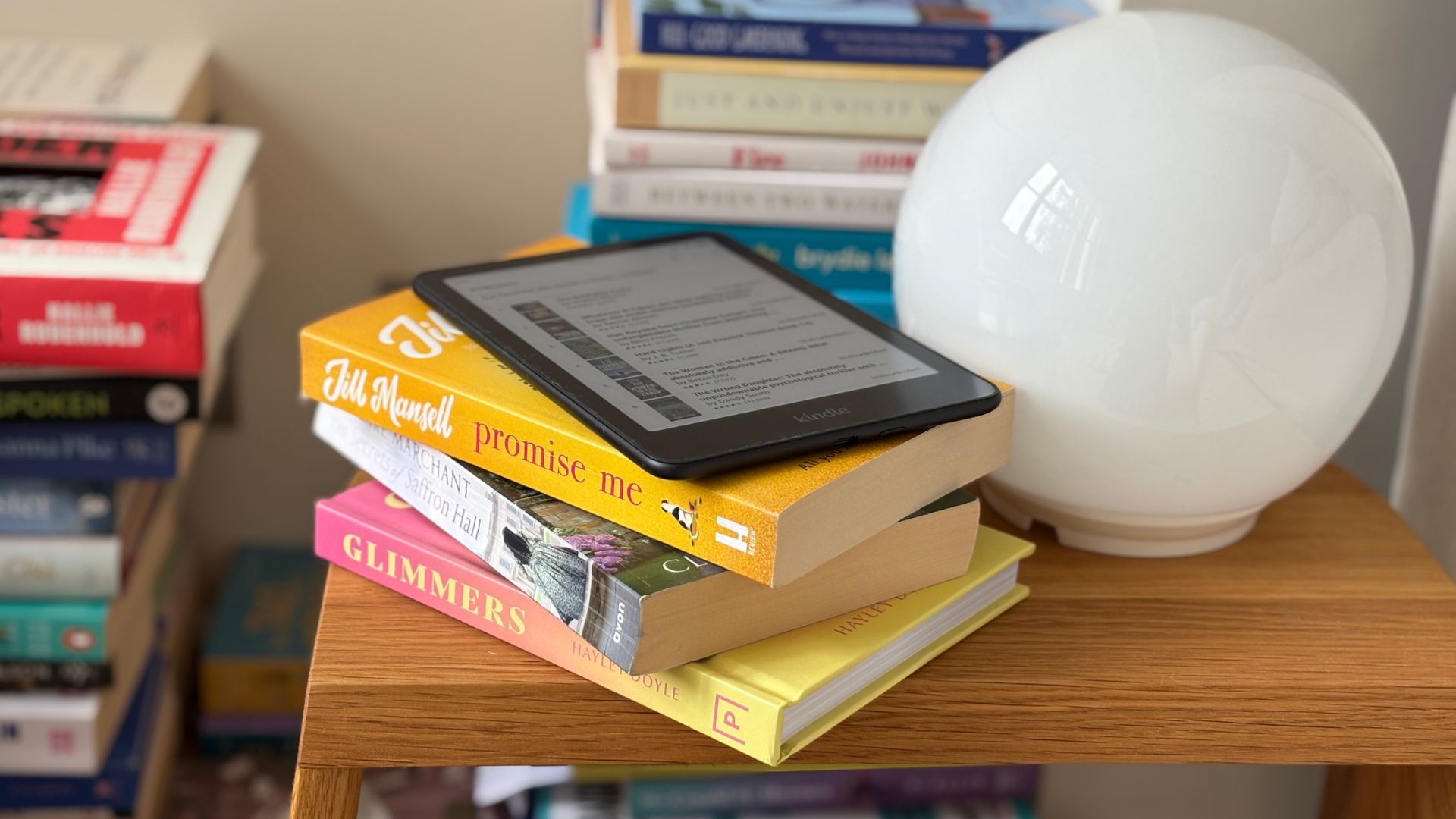 Kindle Colorsoft on a stack of books