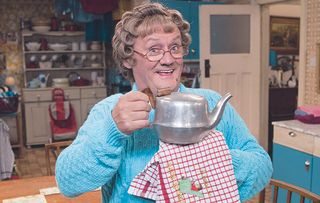 Irish mammy Agnes Brown (Brendan O’Carroll) settles into the second week of her chat show, a bit like The Kumars with added craic.