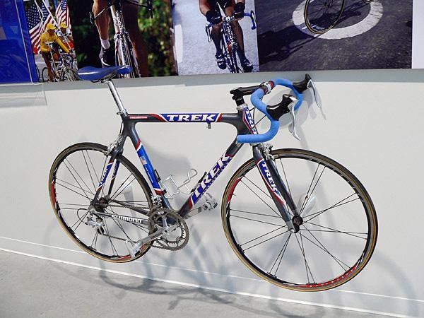 Armstrong's displayed bike is equipped with Bontrager wheels