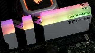 Thermaltake ToughRAM RGB DDR4-4600 C19
