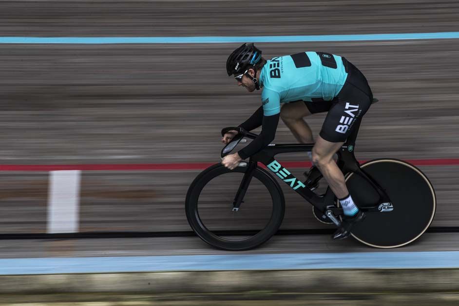 Theo Bos rides around the track