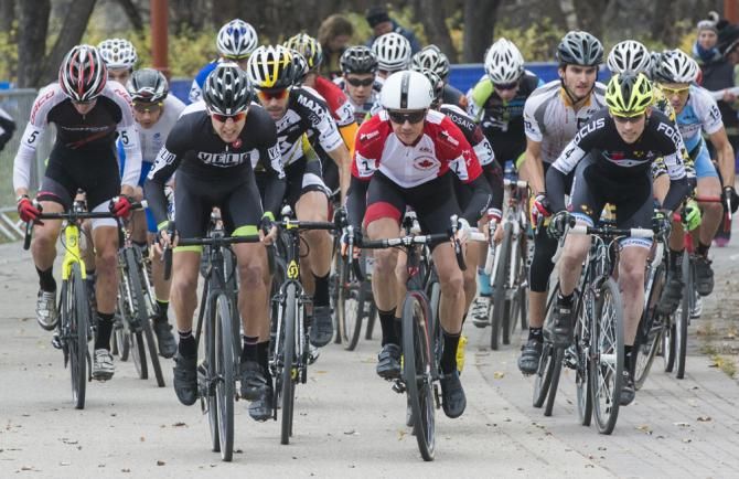 Start of the men's elite race with Canadian champion Mike Garrigan in the mix
