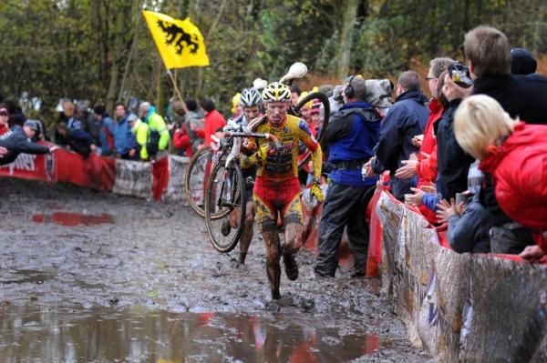 Klaas Vantornout (Sunweb-Revor) in the mud