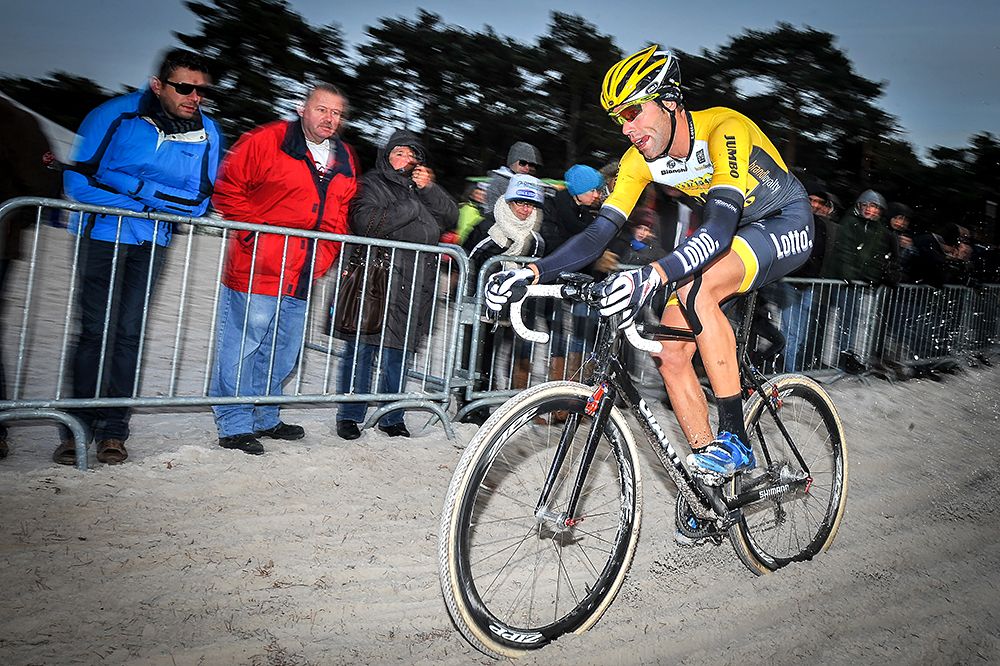 Maarten Wynants (Bel) negotiates the sand pit
