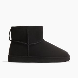 black UGG boot lookalikes from H&M