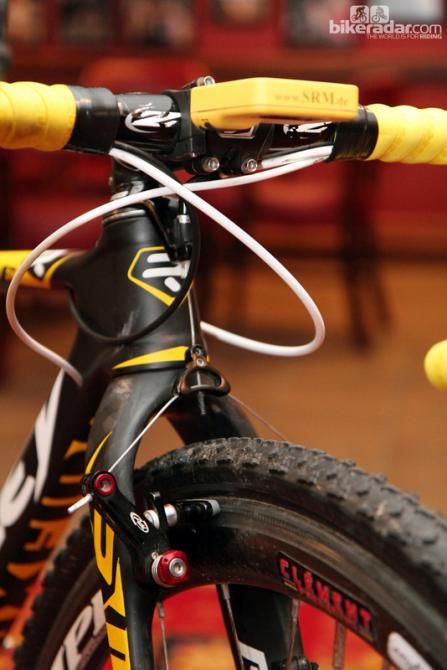 Given the stout, tapered steerer and the short head tube length, it's unlikely Amy Dombroski (Telenet-Fidea) has to worry much about brake shudder.