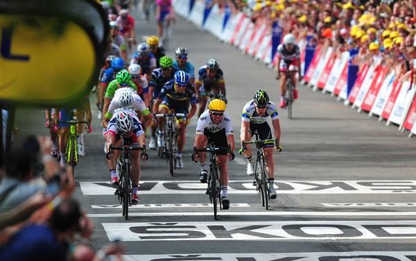 Cavendish overtakes Greipel to win stage 2 of the 2012 Tour de France