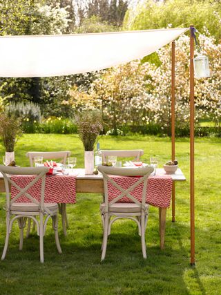 garden decor ideas: shade sail over outdoor dining table