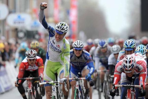 Jacopo Guarnieri (Liquigas-Cannondale) wins ahead of Denis Galimzyanov (Katusha).