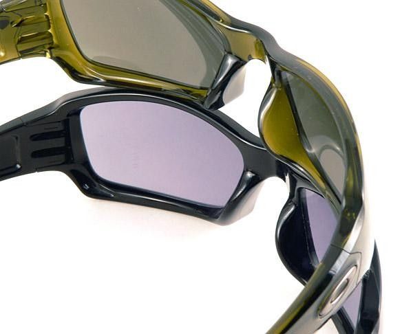 The larger nose piece (top) pushes the lenses higher up on the user's face.