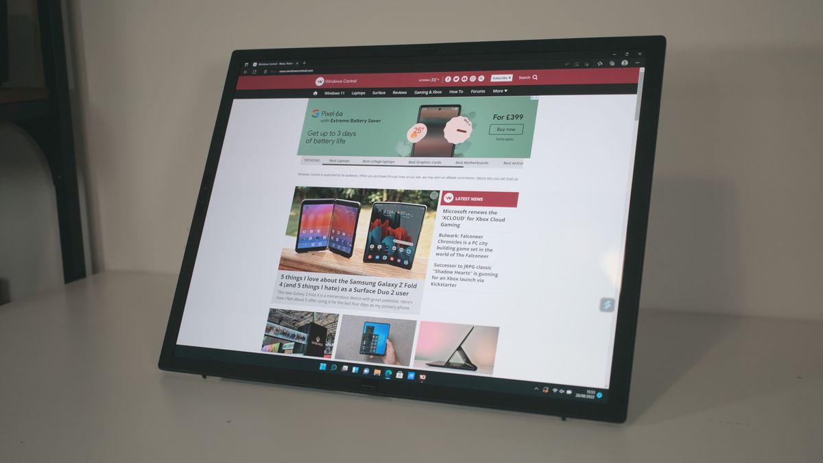 ASUS Zenbook 17 Fold (UX9702)