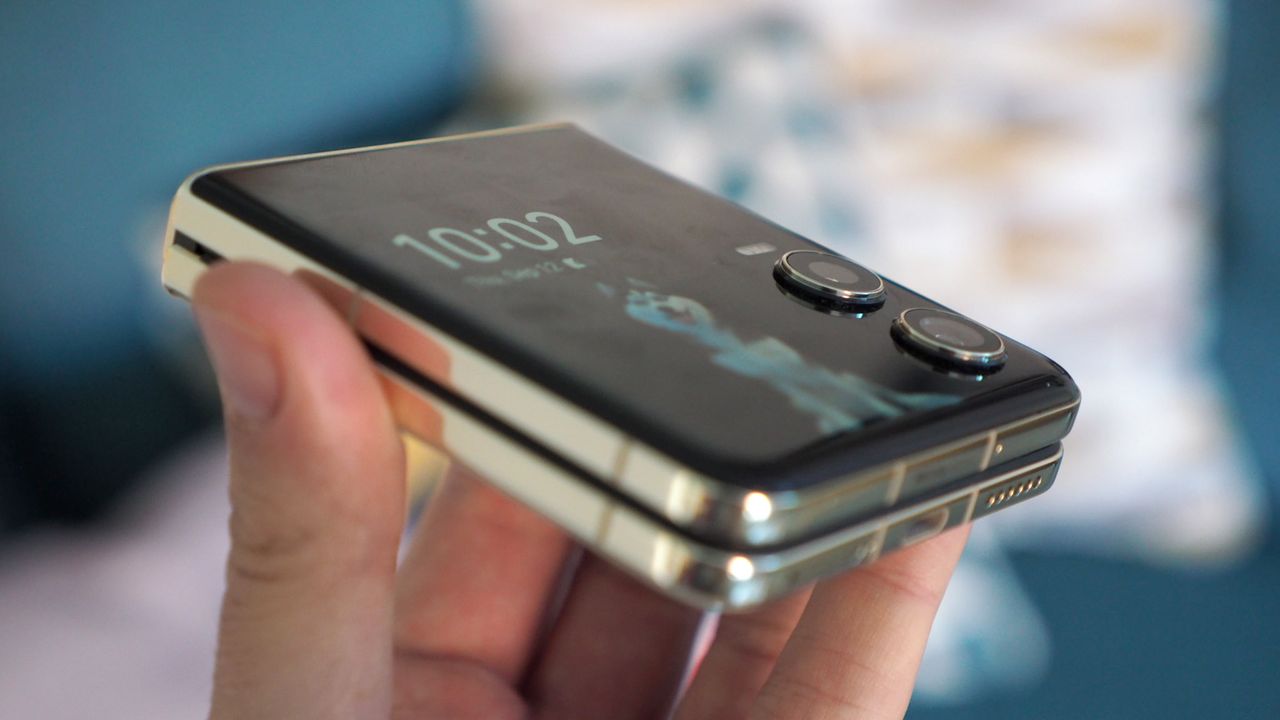 Tecno Phantom V Flip 2 5G v Samsung Galaxy Z Flip 6