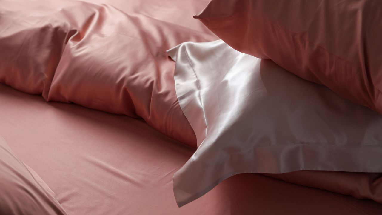 $12 Amazon silk pillowcase deal