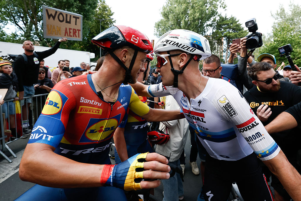 Soudal Quick-Step team&#039;s Belgian rider Tim Merlier embraces second placed Lidl - Trek team&#039;s Italian rider Jonathan Milan (L) as he celebrates winning the 3rd stage of the 112th edition of the Tour de France cycling race, 178.3 km between Valenciennes and Dunkerque (Dunkirk), Northern France, on July 7, 2025. (Photo by BENOIT TESSIER / POOL / AFP)