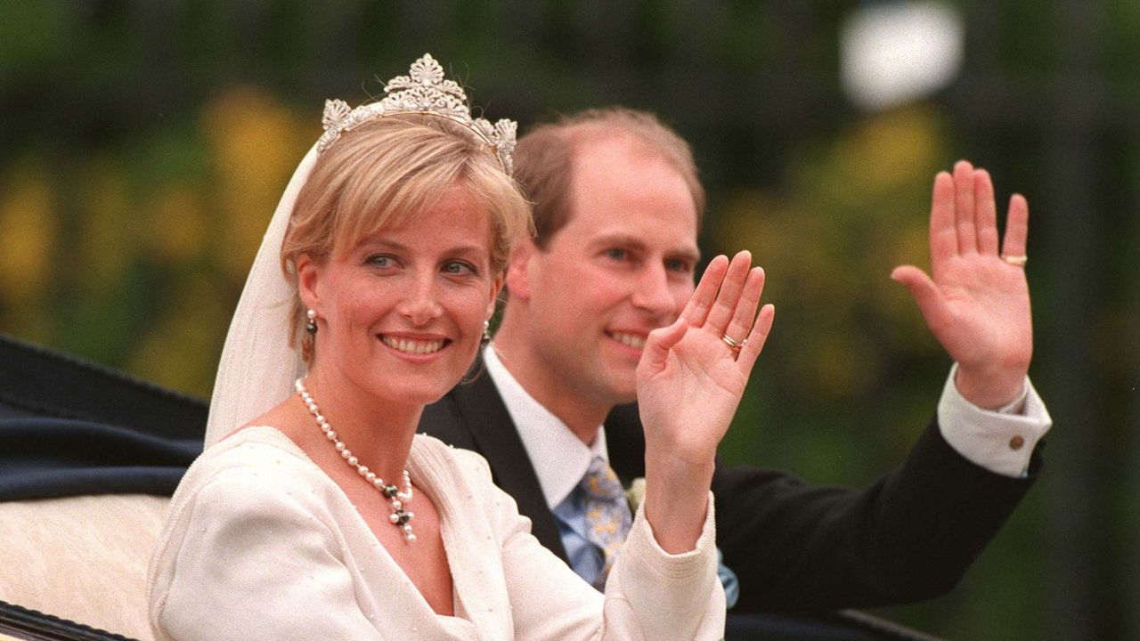 Duchess Sophie&#039;s black pearl earrings