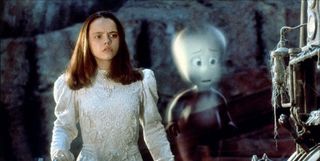 Christina Ricci stands next to a CGI ghost in 'Casper'