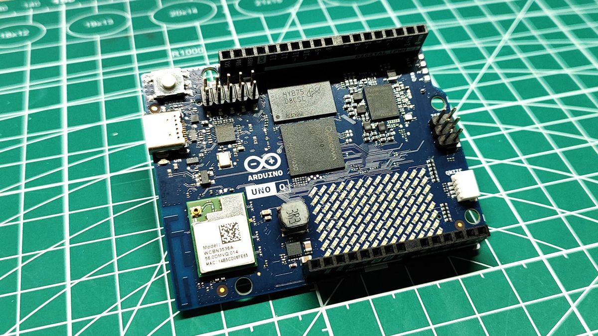 Arduino Uno Q Review: The board with two brains